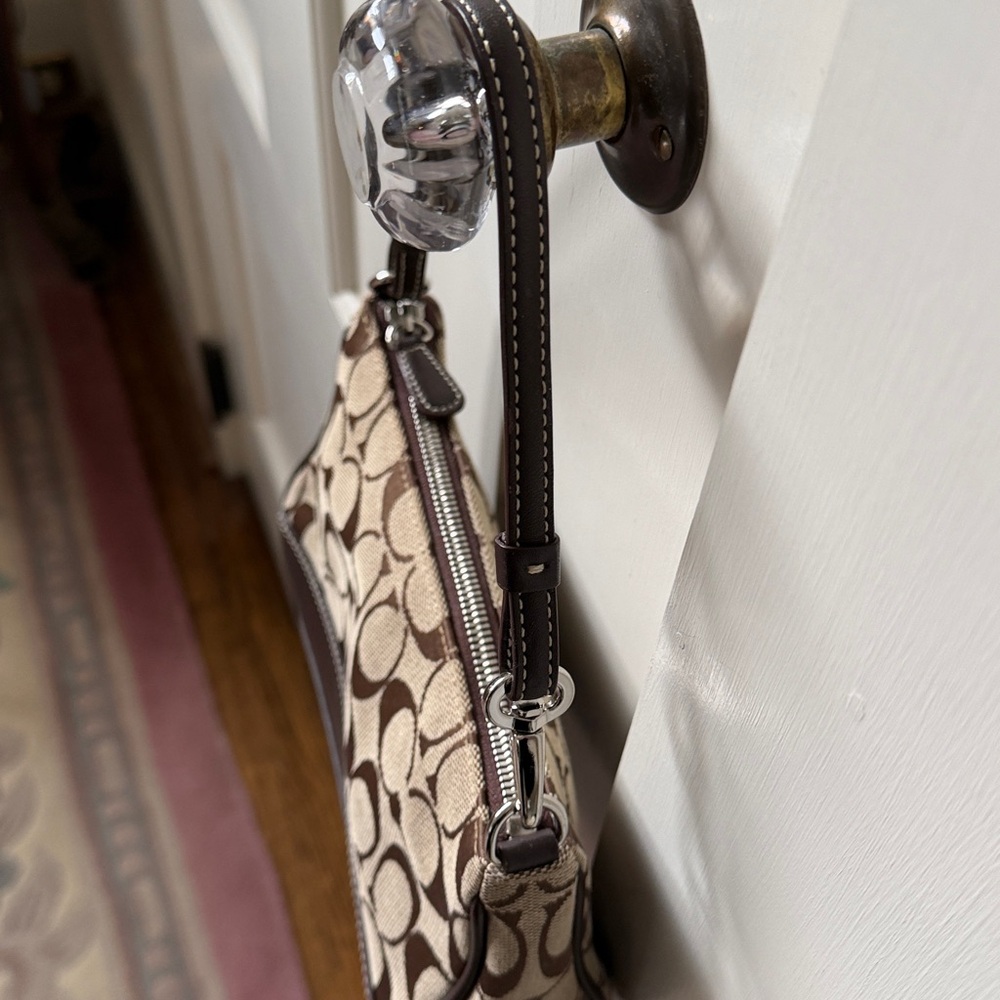 COACH CLASSIC SMALL SHOULDER BAG - Picture 8 of 9